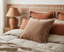 Charger l'image dans la galerie, Coussin velour beige rosé 45X45cm