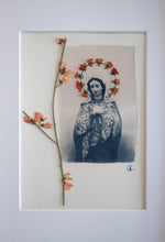 Charger l&#39;image dans la galerie, Photographie cyanotype avec fleurs séchées