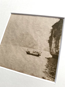 Photographie "Halong bay boat" cyanotype avec virage partiel